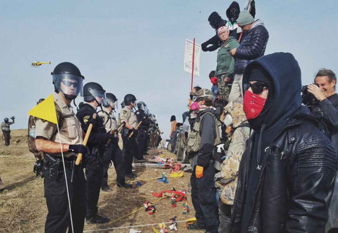 Prayer ties separate North Dakota police and water protectors Standing Rock 2016